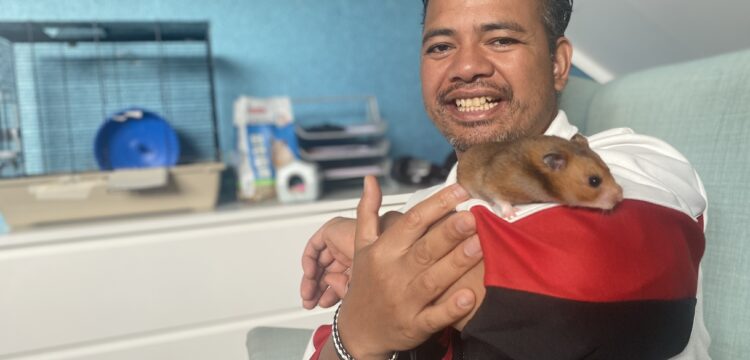 Beste vrienden: Robin en hamster Coco