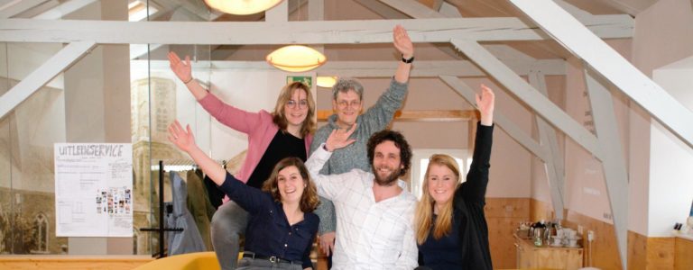 Groepsfoto met lampen